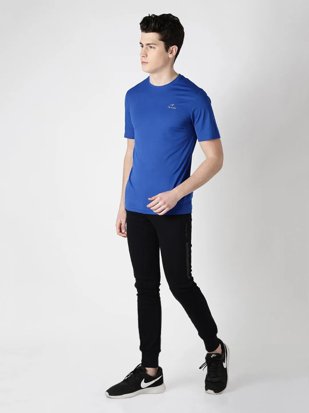 Alcis Men Blue Solid Round Neck T-shirt