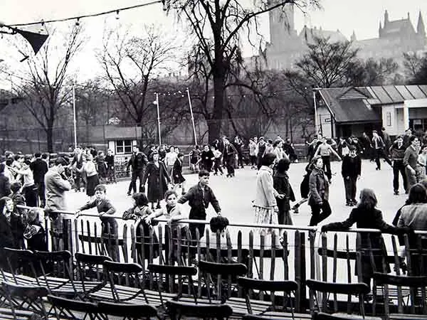 Skates and mates (Print 2402766)